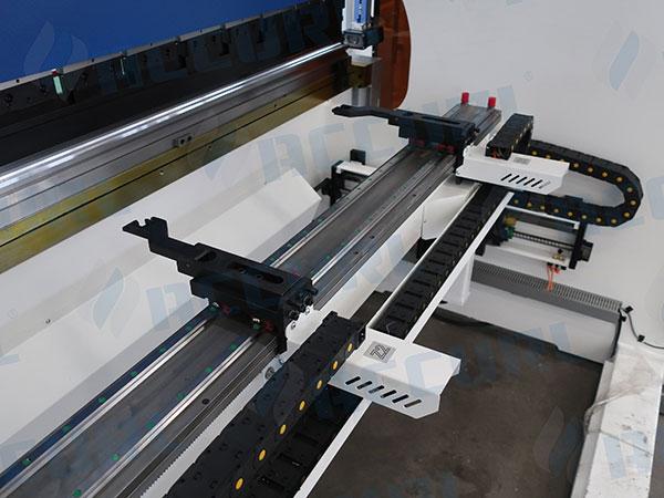  Plieuse BGA-4 pour les axes X E Z1 Z2 
