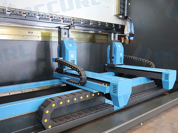 Plieuse avec butée arrière CNC pour les axes X1 X2 R1 R2 Z1 Z2